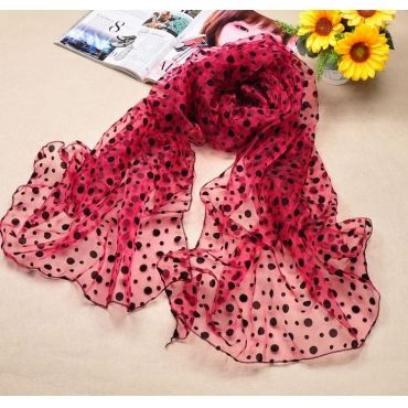 scarf vermelha com pintinhas